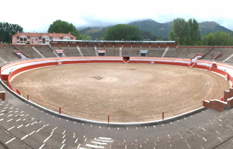 Interior de la Plaza de toros de Ampuero